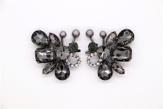 China Y-Form Strass Schuhklemmen 100mm * 95mm Nickel / Schwarz / Gold Farbe fournisseur